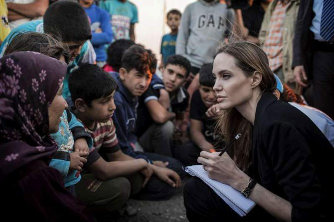 Анджелина Джоли в бежански лагер