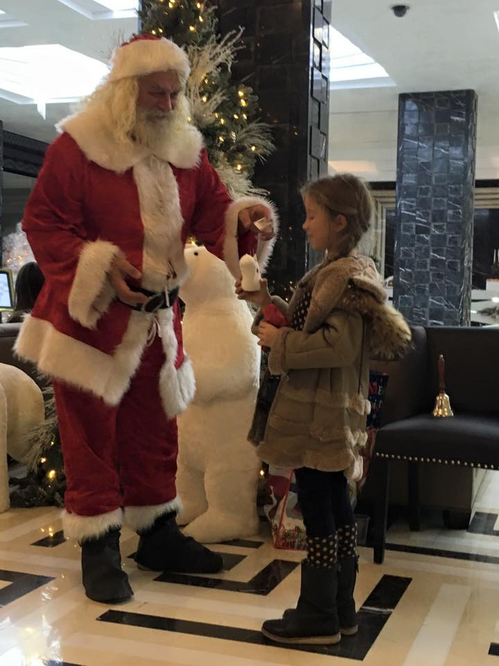 Вирджиния на Ирина Тенчева среща истински дядо Коледа в мола