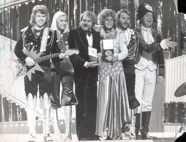PKT 1605- 104573 ABBA Sweden's victors after their success in the Eurovision Song Contest in Brighton with 