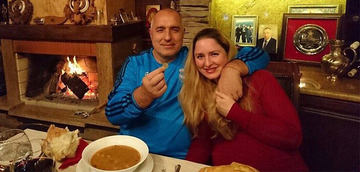 Тази снимка на Бойко Борисов и бременната му дъщеря Венета взриви Интернет
