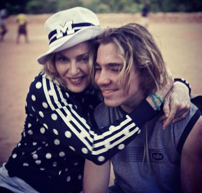 Мадона с нейния Роко