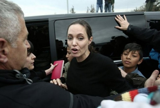 Какво става с Анджелина Джоли?
