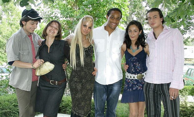 Алекс Сърчаджиева с приятели преди 15 години