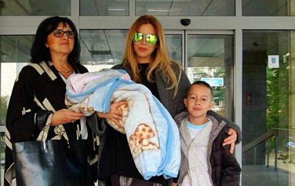 Емилия и дъщеричката й Мира
