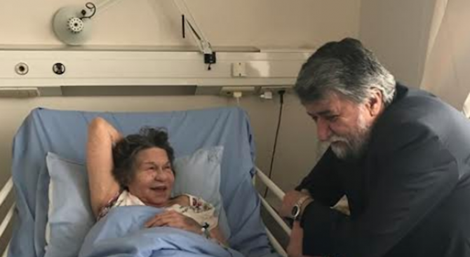 Стоянка Мутафова не се предава