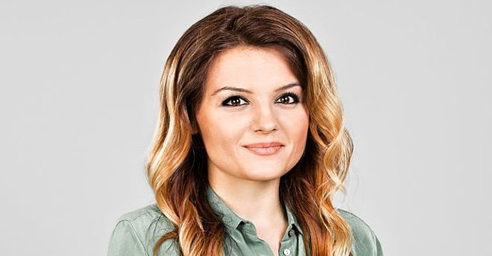 Петя Дикова забърса съмнителен поет