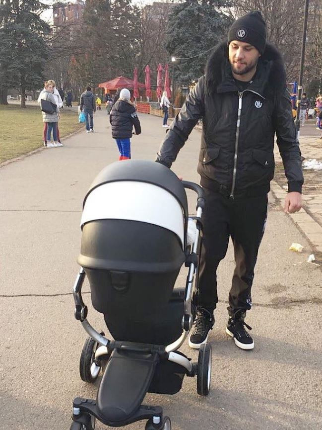 Малката Кобра стана татко за пример сн. Фейсбук