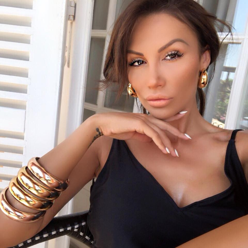Моника Валериева се взе за звезда сн. Фейсбук