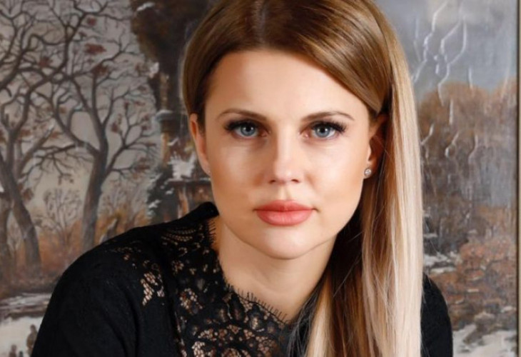 Вдовицата на Стефан Шарлопов нажежи мрежата! (Пусна се супер секси-снимки)