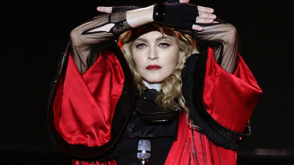 Мадона с поредна доза провокация! Докара сърцебиене на зрителите