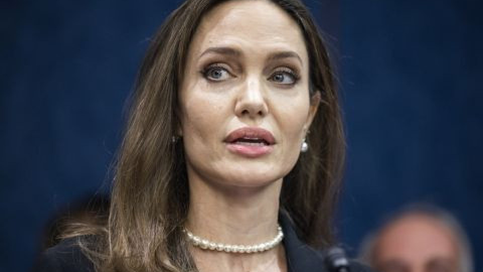Анджелина Джоли се сбабичаса неузнаваемо