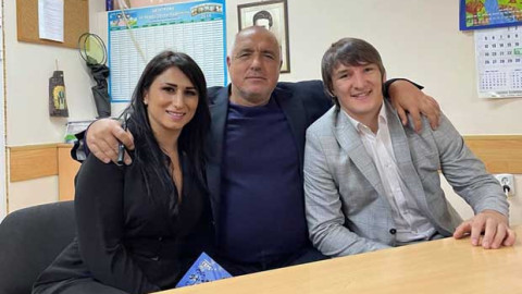 Най-приближеният депутат на Бойко Борисов, ръси бисери в навечерието на 24 май