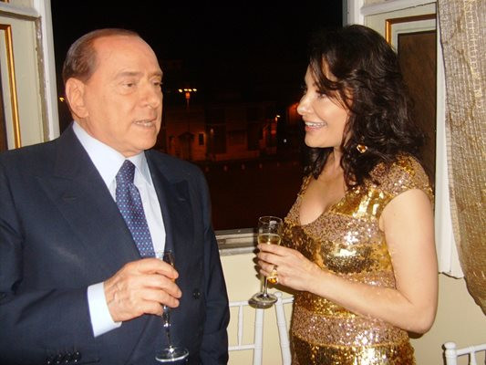 Дарина Павлова се напъвала като грешен дявол да роди дете от Берлускони