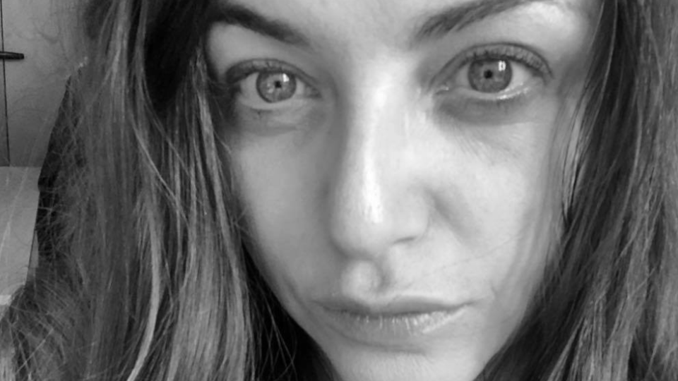 Младата сценаристка на „Съни бийч“ издъхна след няколкодневна ваканция в Гърция. Какво я погуби?