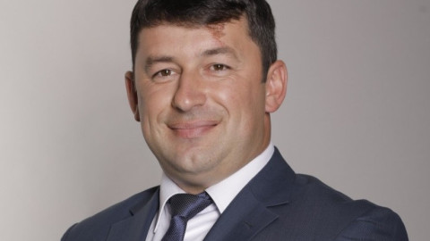 На вниманието на ДАНС, МВР и Прокуратурата! Схемата “секс срещу общински ниви” върви с пълна пара в община Годеч. Кметът, любовницата му и бивш офицер от Гранична полиция крадат европейски пари като за последно