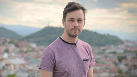 Бойко Кръстанов обикаля света в търсене на временен лек срещу нещастието