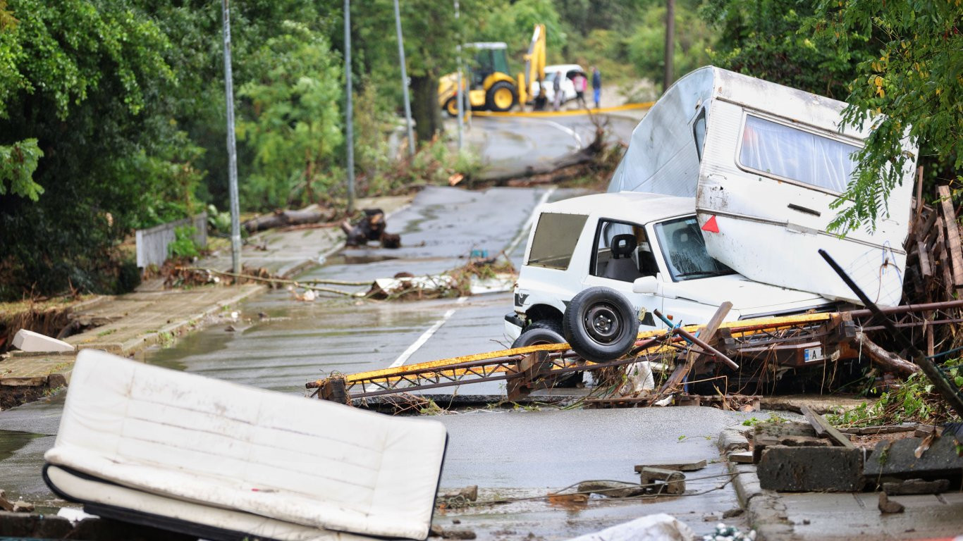 Две жертви взе библейският потоп, удавил Царево и Южното Черноморие (СНИМКИ и ВИДЕО) - Снимка 9