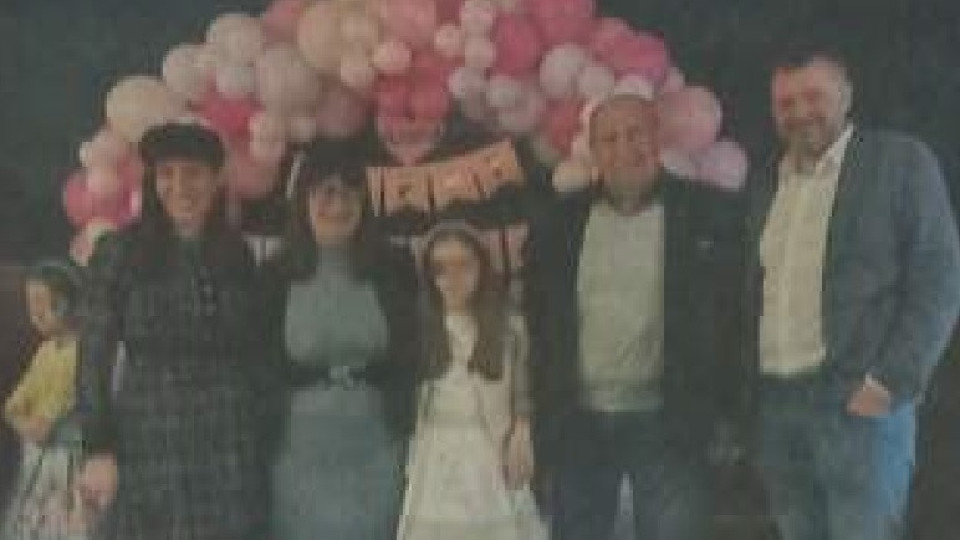 Николина Ангелкова застана редом до бившия си за рождения ден на дъщеря им