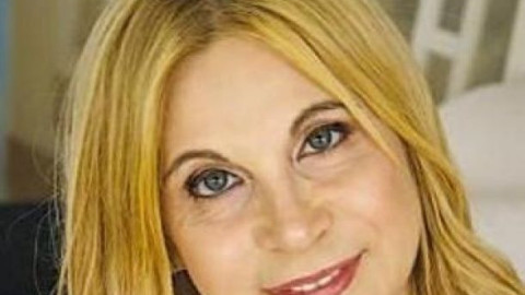Врачката на Берлускони вече се представя с ново име