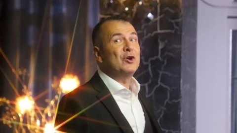Актьорът и певец Симеон Владов: Любовта в изкуството е твърде преувеличена