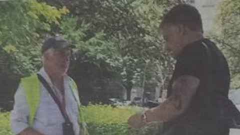 Владо Карамазов си плаща чинно синя зона в столицата