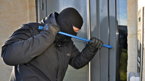 Специалисти разкриват най-добрите места в дома ви, където можете да скриете парите си