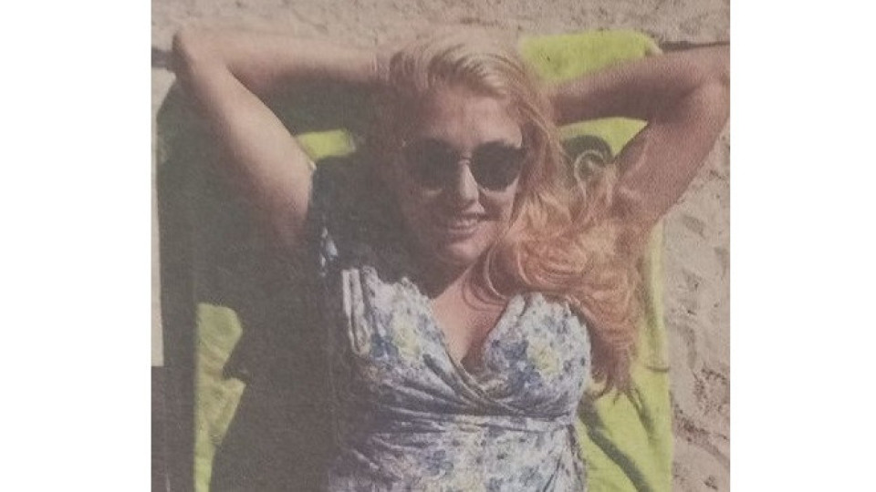 Ева Веселинова отдъхва на морето с близнаците