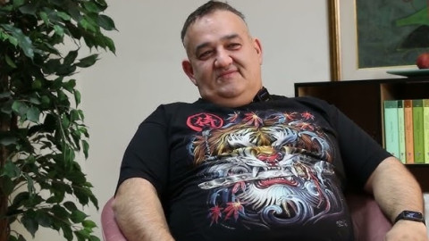 Фолк легендата Радо Шишарката на 59: Приятел съм с всички колеги, защото не коментирам кой как пее