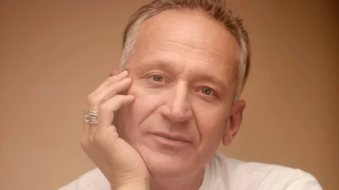 Деян Донков върти любов с 24-годишна изкусителка