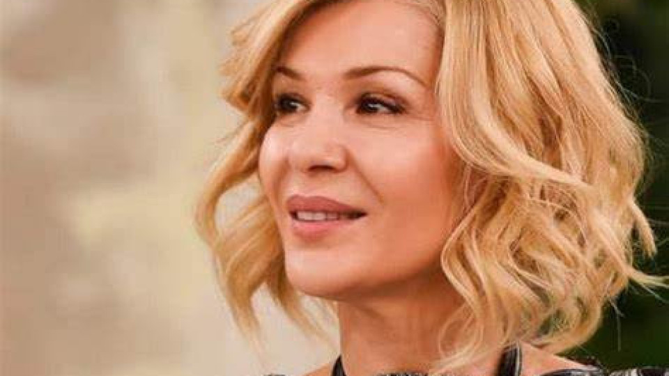 Щастлива баба: Гала показа лицето на внучето (СНИМКА)