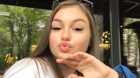 Последователите в шок: Чака ли малката Крисия бебе?