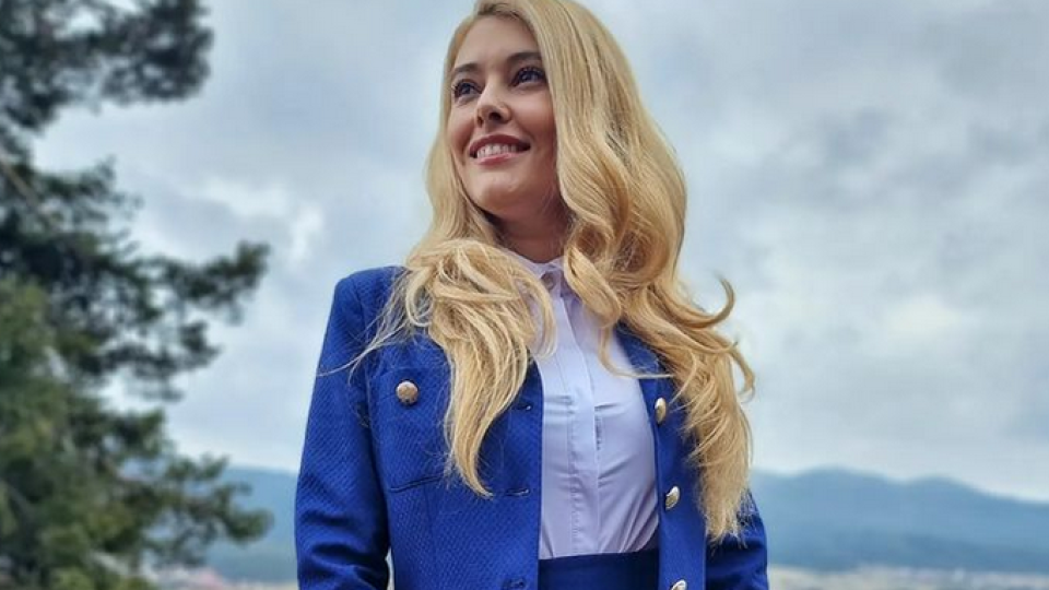 Ева Веселинова удари на камък