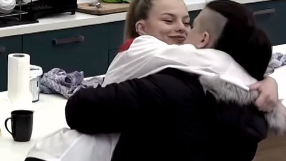 „Кухнята на ада“ се превърна в л*сбо шоу