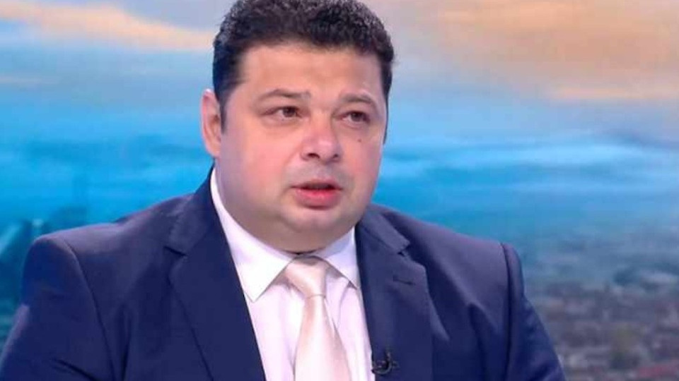 Бащата на Орлин Колев е циганин, бил депутат от БСП