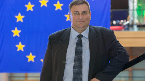 Евродепутатът Емил Радев разкова Теодора Георгиева: Може да е нарушила регламента на Европрокуратурата с намесата си в много случаи