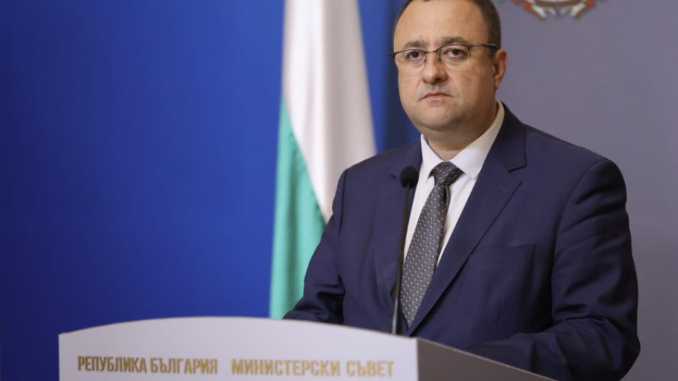 Министър Иванов взе главите на шефовете в АПИ-Плевен заради катастрофата с убито дете