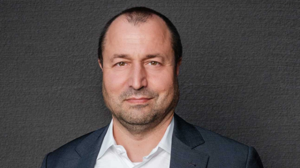 Билла има нов шеф