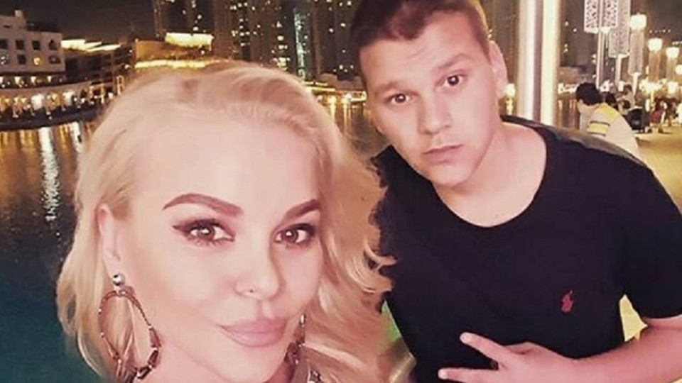 И тя като Koнстантин: Синът на Деси Слава проби на музикалната сцена