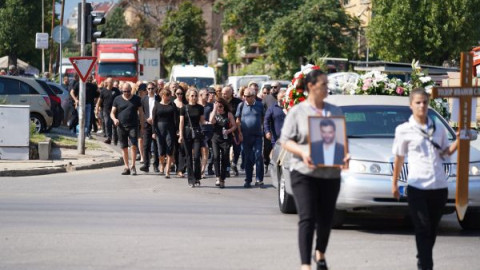 Ексклузивно в kliuki.ws: In Memoriam! Простихме се с Тодор Славков – една легенда между две епохи