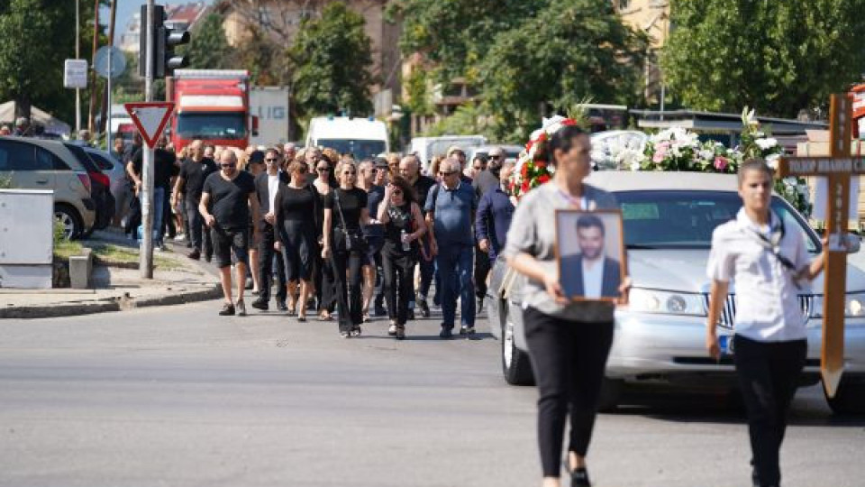 Ексклузивно в kliuki.ws: In Memoriam! Простихме се с Тодор Славков – една легенда между две епохи