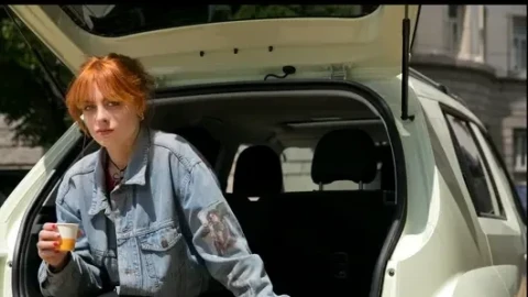 Новата певица – щерката на Вергов звучи като мравка и пее като мишка