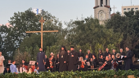 ЗА СЛАВА БОЖИЯ! “Нашият дом е България” и арх. Пламен Мирянов прославиха Светия Кръст със спектакъла “ЖИВОТВОРЕНИЕ”