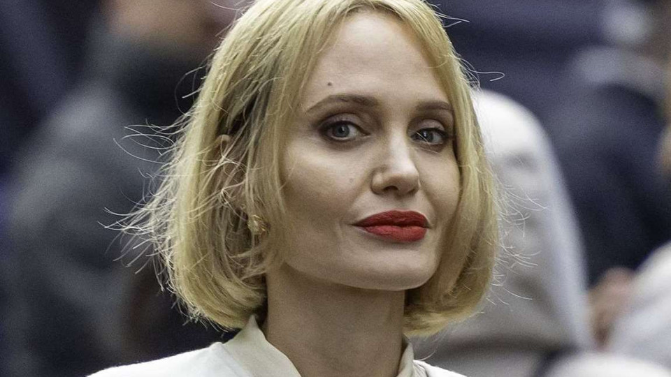 Анджелина Джоли мина в отбора на блондинките