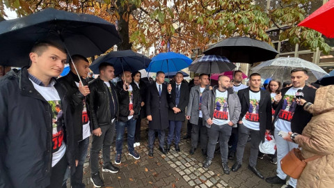 С протест пред КПК младежите на ДПС-НОВО НАЧАЛО поискаха закриването на бухалката на ПП