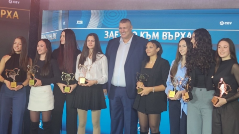 ЕКСКЛУЗИВНО! Българската федерация по волейбол отличи efbet със специална награда