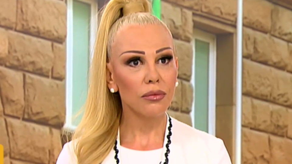 Луна се хвали: Извадих си ребрата, за да съм президент с тяло на богиня