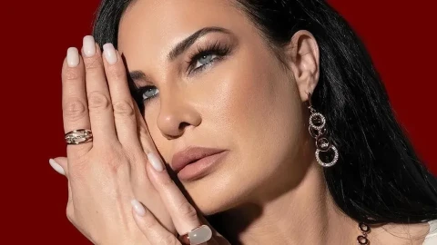 Шок: Цеци Красимирова се раздели с бюста си, докато Азис си слага нов
