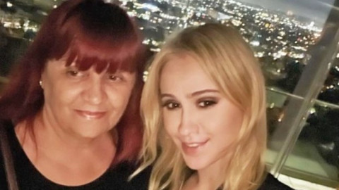 Мария Бакалова дундурка майка си като истинска холивудска грандама