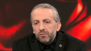 Митрополит Николай притискал Мариус Куркински за църковниа концерт след грандиозния скандал в София