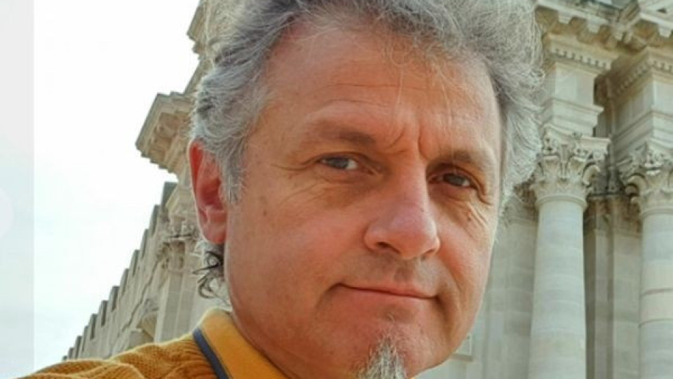 Извънземен канал: Къци Вапцаров твърди, че Господ му диктува лирика за любовта и Вселената